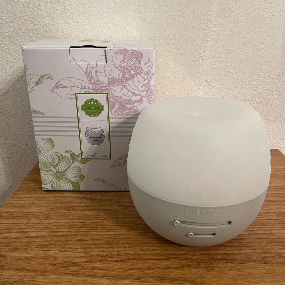 Scentsy White and Gray Diffuser
